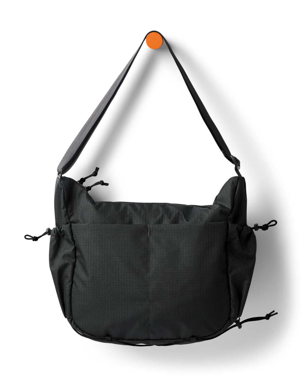 Viaje 12L Shoulder Bag